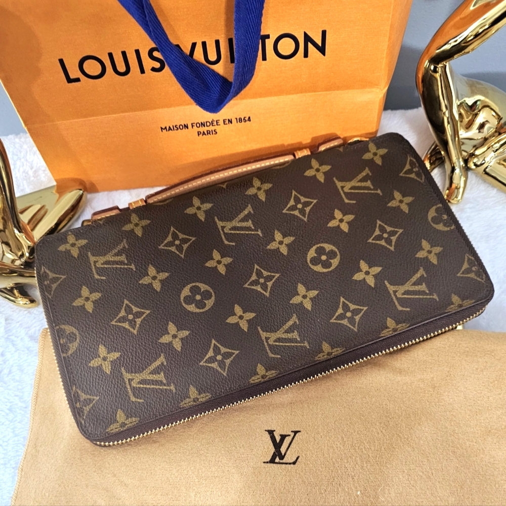 LOUIS VUITTON Brown Monogram Canvas POCHE ESCAPADE Travel Wallet
